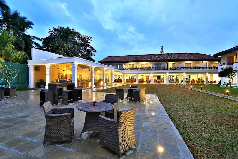 Hibiscus Beach Hotel & Villas Kalutara Exterior photo